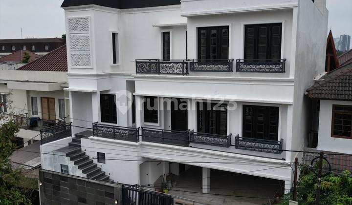 Turun Harga Rumah di Kebayoran Baru Ada Lift dan Private Pool Jarang Ada