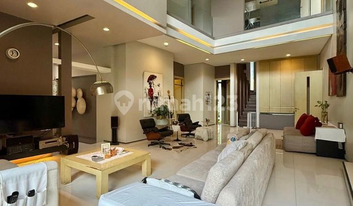 Rumah Modern Design Unik Posisi Hoek di Cilandak Jarang Ada 2