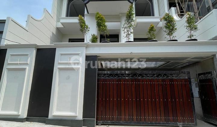 Rumah Mewah Ada Lift Lokasi Strategis di Cilandak Jakarta Selatan Rumah Mewah Ada Lift Lokasi Strategis di Cilandak Jakarta Selatan
