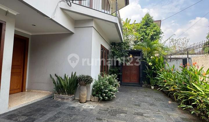 Rumah Siap Huni Tanah Luas Ada Pool di Cilandak Jalan Benda Jarang Ada