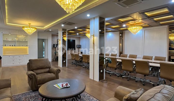Bangunan 5 Lantai Full Furnished Luxury Interior Area Komersil Ramai di Pondok Indah