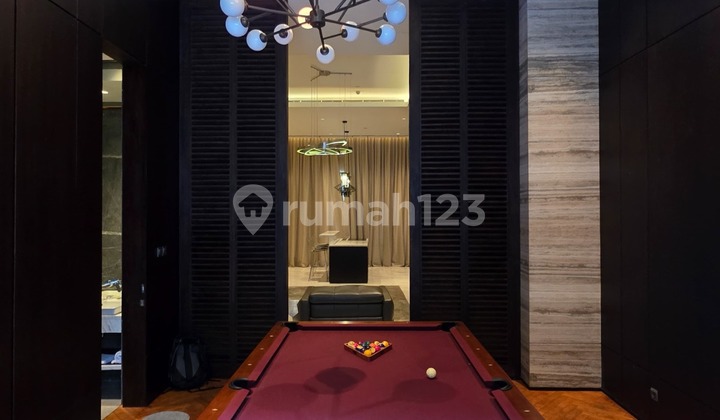 Nice 10-story building in the Thamrin area, Central Jakarta