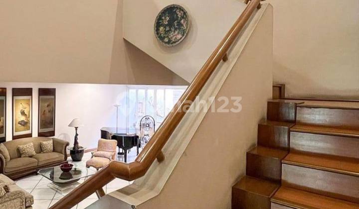 Rumah Menteng siap huni lokasi strategis , SHM bagus harga nego