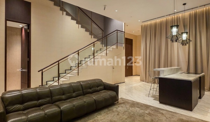 A 10-story building on Thamrin Street is ready for occupancy, featuring a basement and rooftop.