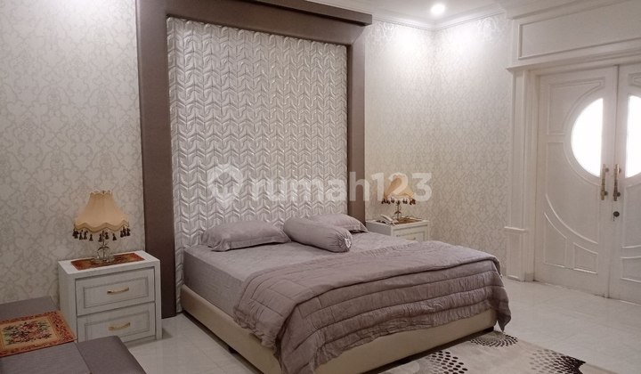 Nice house in Cikini area near Menteng, strategic location, ready to occupy.