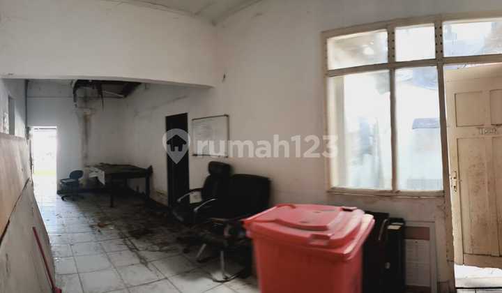 Dijual rumah diMenteng lokasi sangat startegis, bisa untuk kantor 2