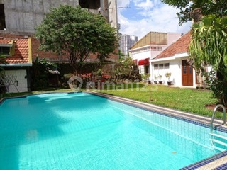 Charming and vintage house in Menteng, ready to occupy, beautiful SHM. Charming and vintage house in Menteng, ready to occupy, beautiful SHM.