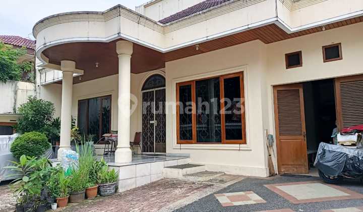 Rumah area Kebayoran baru area tenang bisa di jadikan kost , SHM