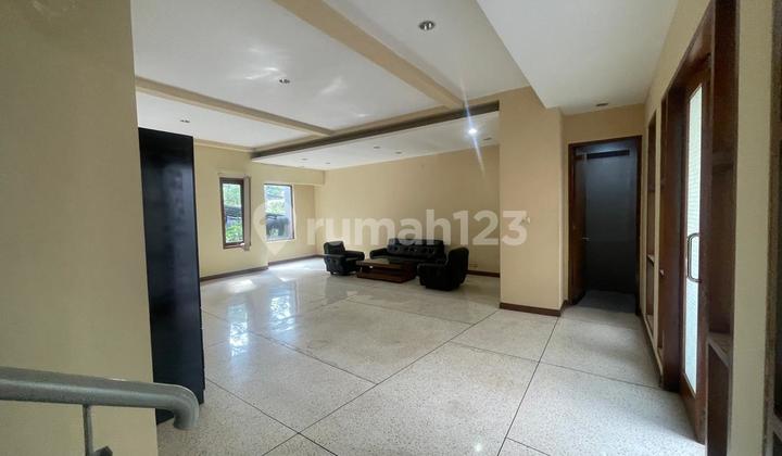 Rumah 2 Lantai Semi Furnished ,Strategis Area Ring1 Menteng