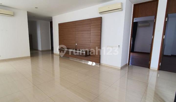 Rumah siap huni area Menteng lokasi tenang ada pool semi furnish 2