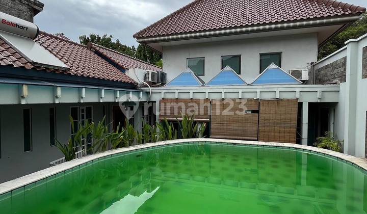 nice house and quiet area menteng central jakarta