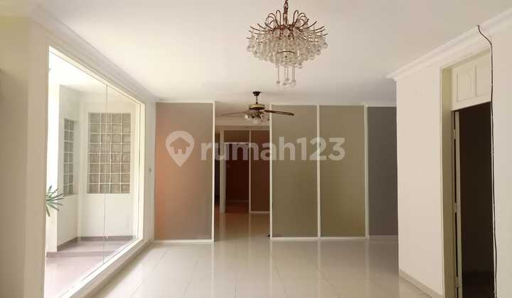 Rumah sewa ring 2 nya Menteng sangat strategis bisa untuk kantor