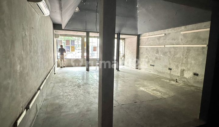 Ruang usaha area Darmawangsa sangat prime 