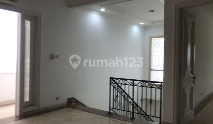 Rumah sewa Menteng lokasi strategis bisa di jadikan silence office 