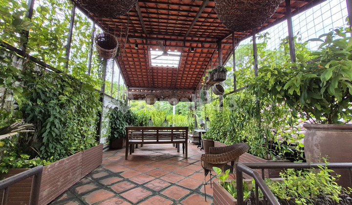 Rumah Menteng semi furnished sangat bagus untuk tempat tinggal 2