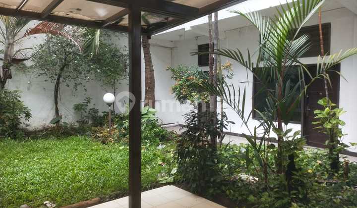 Rumah sewa unfurnished 2lantai siap huni area ring 1 Menteng, shm Rumah sewa unfurnished 2lantai siap huni area ring 1 Menteng, shm