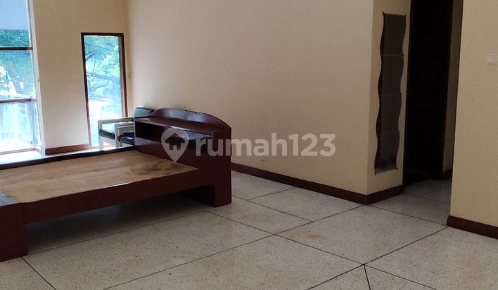 Rumah Menteng siap huni bisa untuk tempat tinggal / office
