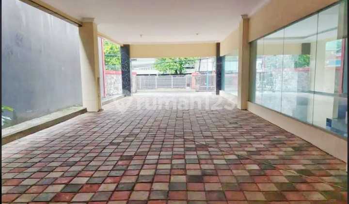 FOR SALE READY-TO-OCCUPY BUILDING IN CIKINI AREA ATTRACTIVE PRICE