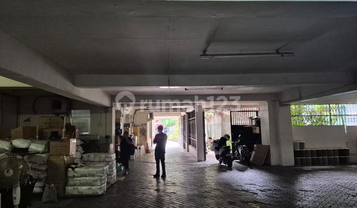 Gedung area Cikini harga NJOP , lokasi strategis 