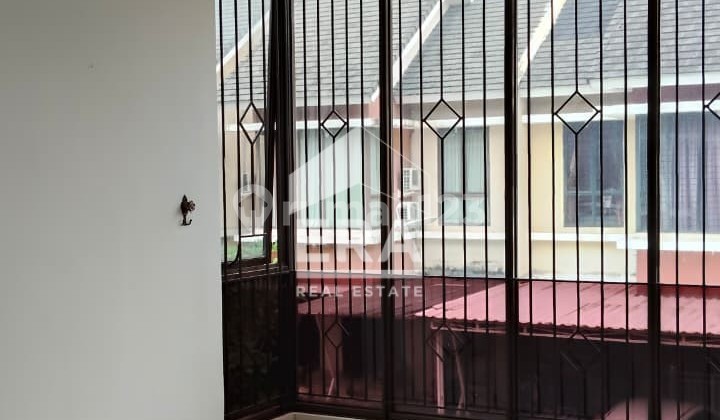 Ready-to-Live House in Sector 9, Bintaro 2