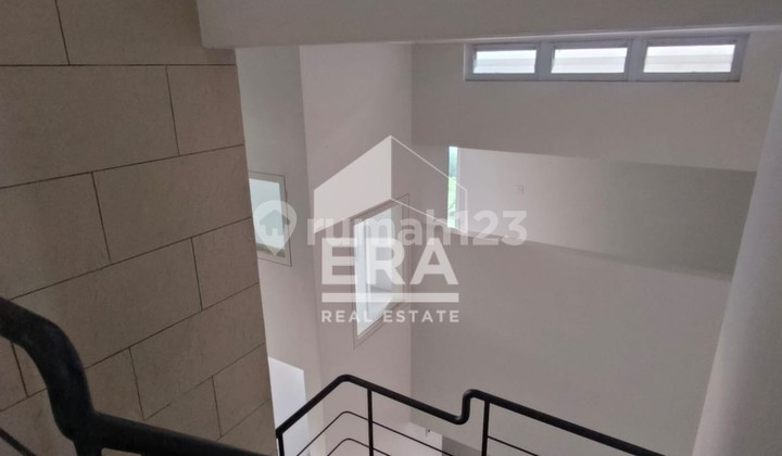 DI SEWAKAN RUMAH SIAP HUNI KEBAYORAN BINTARO 2