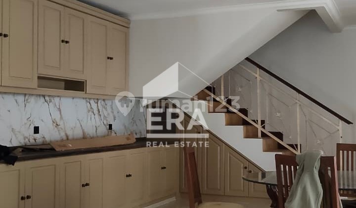 Ready-to-Occupy House in Sector 9 Bintaro Ready-to-Occupy House in Sector 9 Bintaro