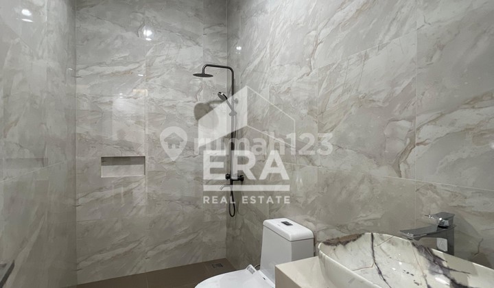 Ready-to-Occupy House in Sector 9, Bintaro 2