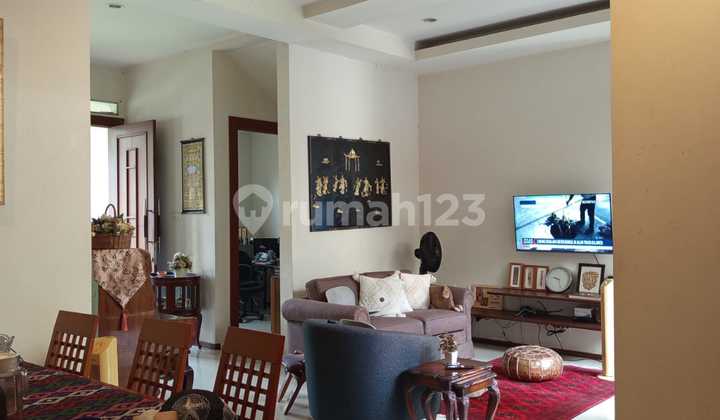 Rumah Siap Huni Dekat Pusat Perbelanjaan Bintaro Sektor 9 - Tangerang Selatan