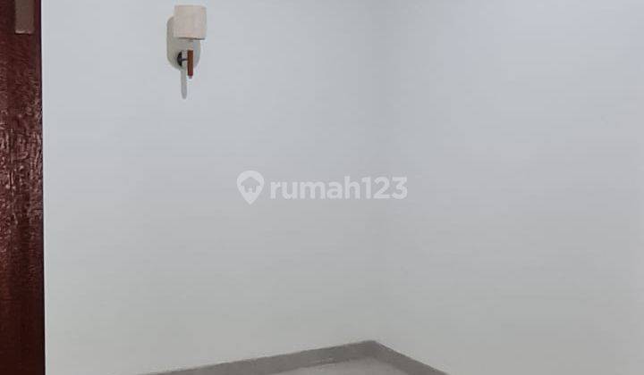 Rumah 2 Lantai Siap Huni Lokasi Strategis Dan Bebas Banjir Rumah Semi Furnished SHM - Sertifikat Hak Milik di Pesanggrahan 2