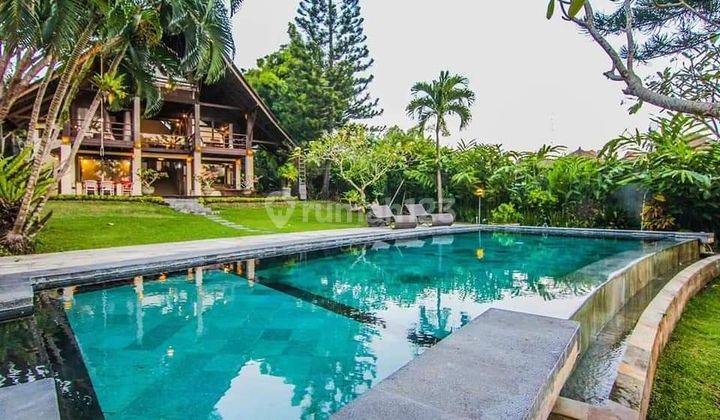 Wooden Traditional Villa Amidst Rice Fields In Best Prime Area Canggu 1