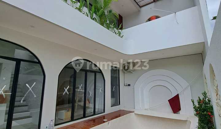 DI JUAL VILA BARU DI CANGGU TUMBAK BAYUH DNN098