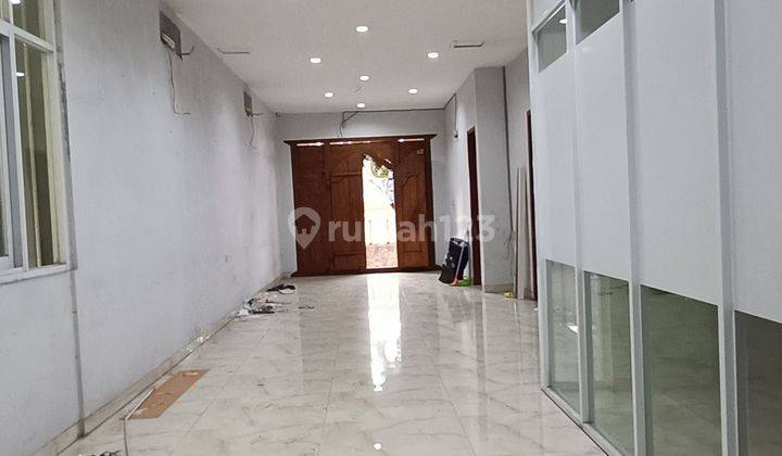 Ruang Kantor/Ruang Usaha Hadap Jalan Boulevard, Bangunan Rumah 4 Lantai, Lega, Bagus Banget.    2