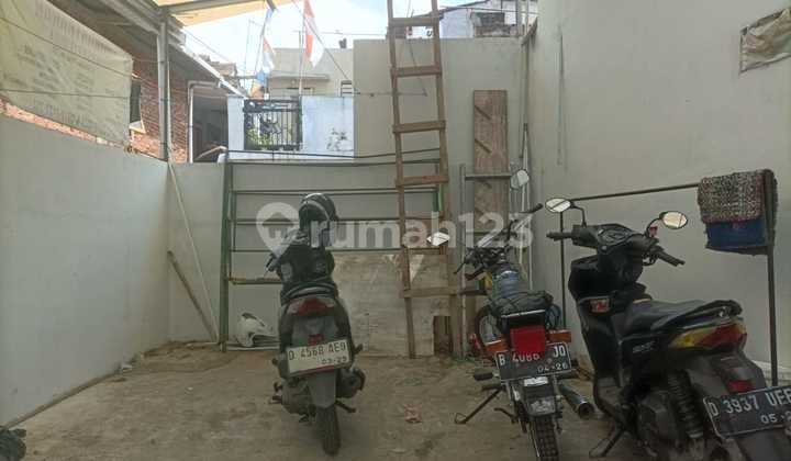 Selling at a Loss: New Boarding House Wing on Tubagus Ismail Street 2