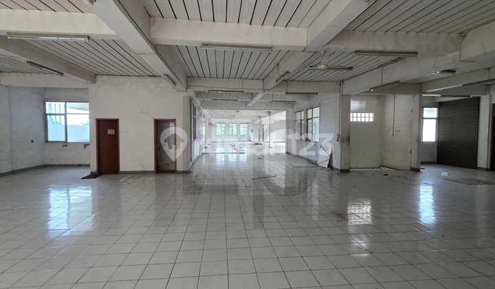 GEDUNG 3 LANTAI SAYAP SOEKARNO HATTA 5 MENIT TOL PASIRKOJA