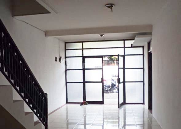 Ruang Usaha Cigadung Bandung Lokasi Strategis Dekat Minimarket  3
