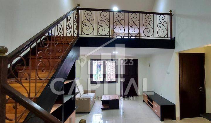 Fully Furnished Rumah Bagus di Kota Baru Parahyangan, Bandung 1