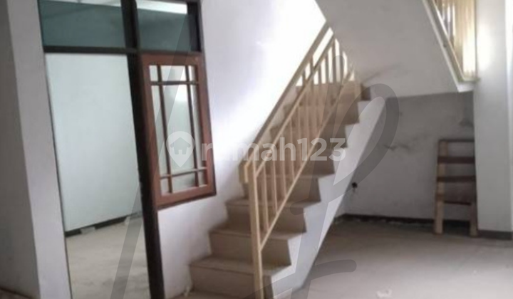 Strategic Location Suitable for Various Businesses in Kiaracondong, Bandung 2