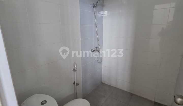 3-Storey Shop House in a Strategic Location on Holis Main Road, Perfect for Your Business 2