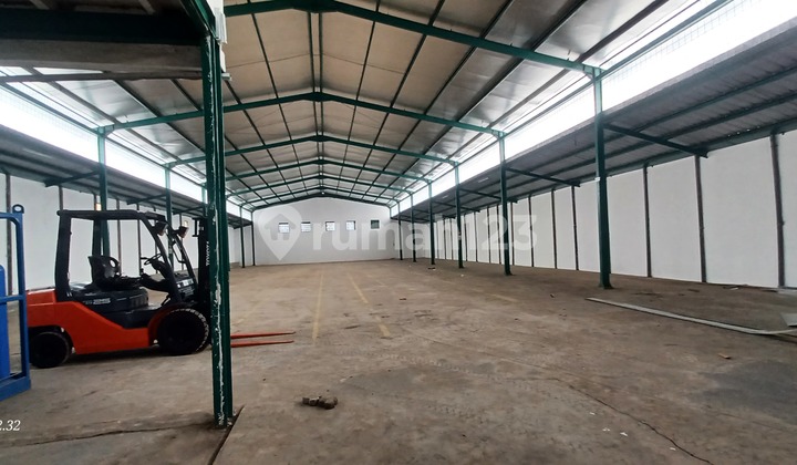 FOR RENT STEEL CONSTRUCTION WAREHOUSE, NEWLY RENOVATED, READY TO USE STRATEGIC 5 MINUTES TO PASIRKOJA TOLL READY TO USE