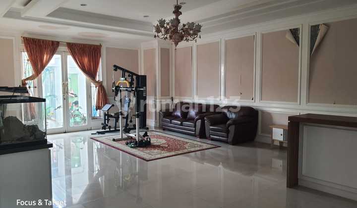 Nice house, strategic location, below market price in Tebet - South Jakarta area