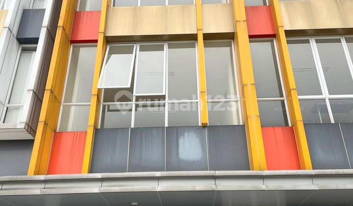 Terawat Siap Pakai Usahamu Ruko 3 Lantai di Summarecon Bandung