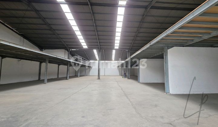 Steel Construction Warehouse, Clean Ready to Use
On Soekarno Hatta Main Road
Access for 40 Ft Containers
Spacious Parking