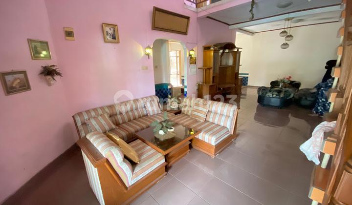 Large, spacious, and well-maintained house, suitable for residence in Cimahi. Large, spacious, and well-maintained house, suitable for residence in Cimahi.