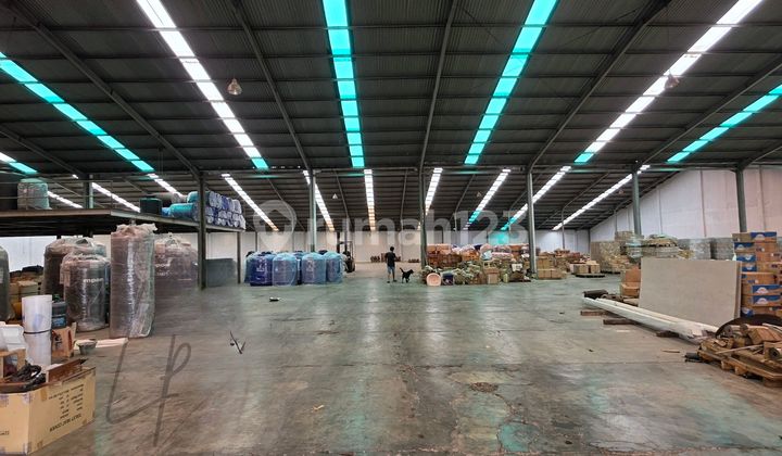 Steel Construction Warehouse, Clean Ready-to-Used on Soekarno Hatta Main Road40 Ft Container AccessWide Parking