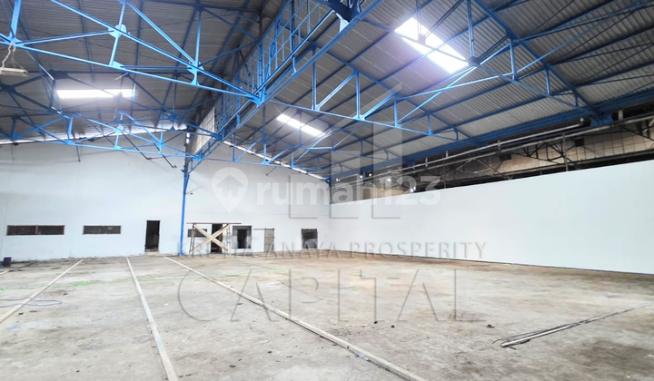 Warehouse with Extensive Land in Leuwigajah Near Pasteur Toll Road