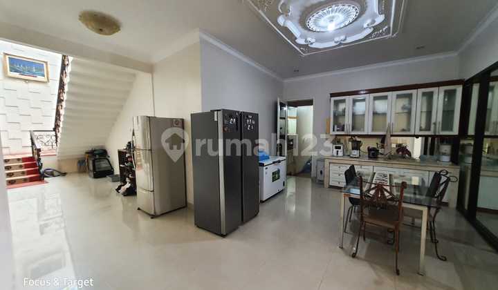 Rumah bagus, strategis, dibawah harga pasar area  Tebet - Jakarta selatan 2