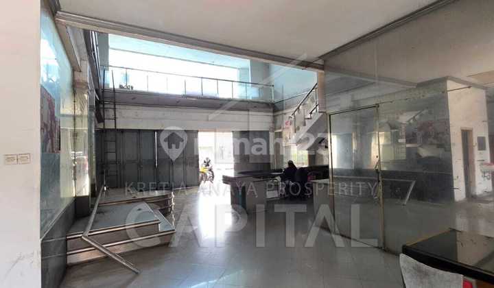 Ruko dengan Halaman yang Luas di Ahmad Yani Bandung