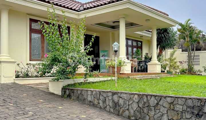 Rumah Satu Lantai Bangunan Megah Halaman Luas Di Cirendeu Tangsel
