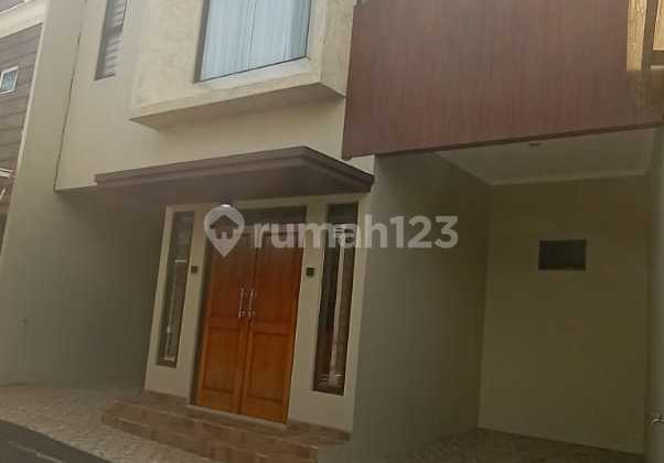 Rumah Sangat Terawat Siap Huni Dalam Cluster di Srengseng Sawah Jagakarsa Jakarta Selatan Rumah Sangat Terawat Siap Huni Dalam Cluster di Srengseng Sawah Jagakarsa Jakarta Selatan