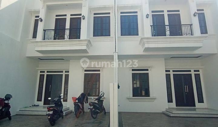 Brand New House Siap Huni Dalam Townhhouse Di Margasatwa Cilandak Jakarta Selatan 1